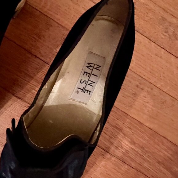 Nine West Black Velvet Heels w/ a bow size 10M - Picture 10 of 10